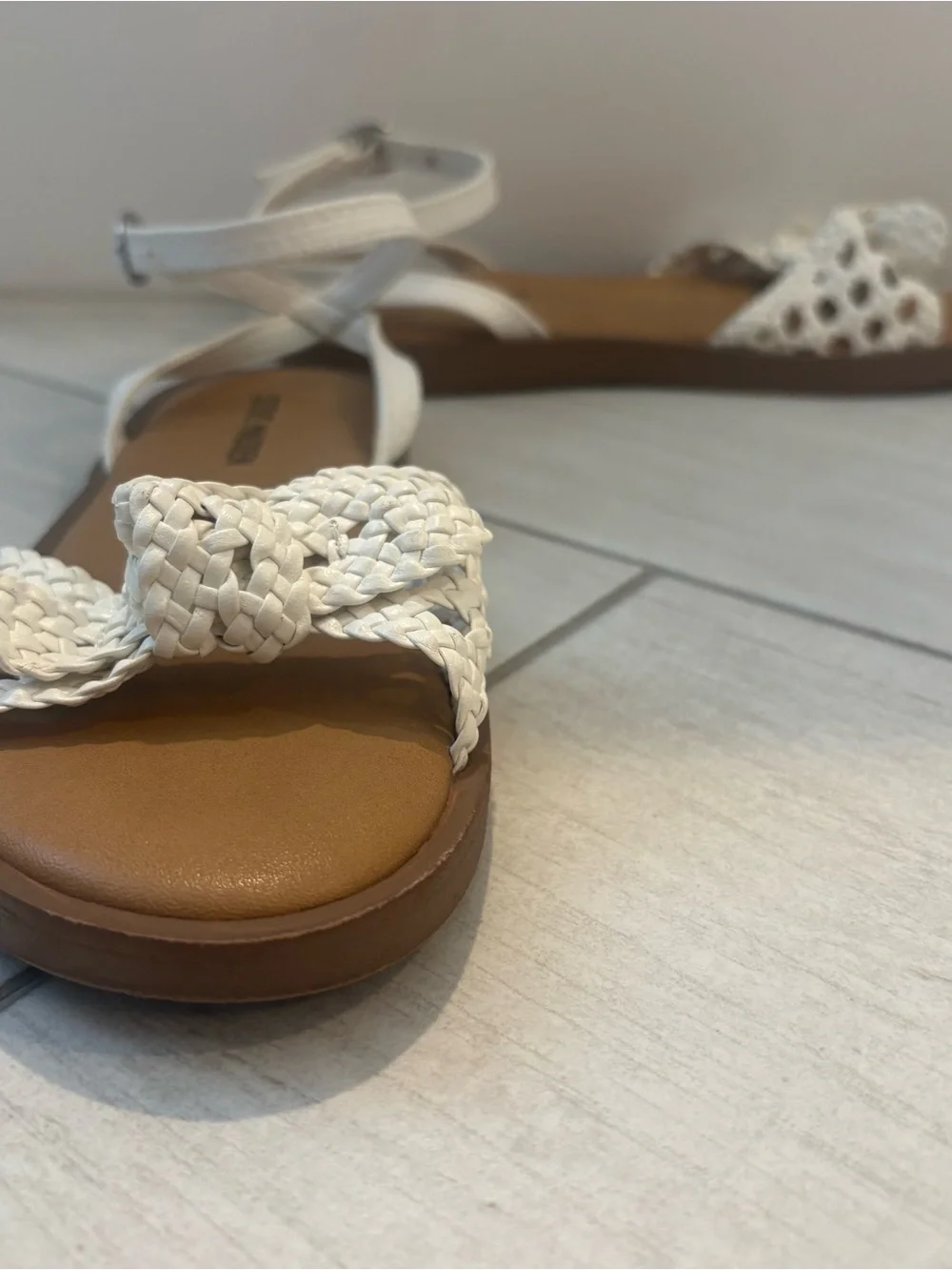 Steve Madden Kids Sz 1 Jada White Sandals Woven Ankle Strap Preppy Summer Resort